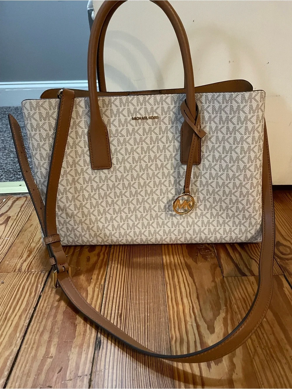 NWOT Michael Kors Jet Set Signature Logo Tote in Vanilla/Acorn
